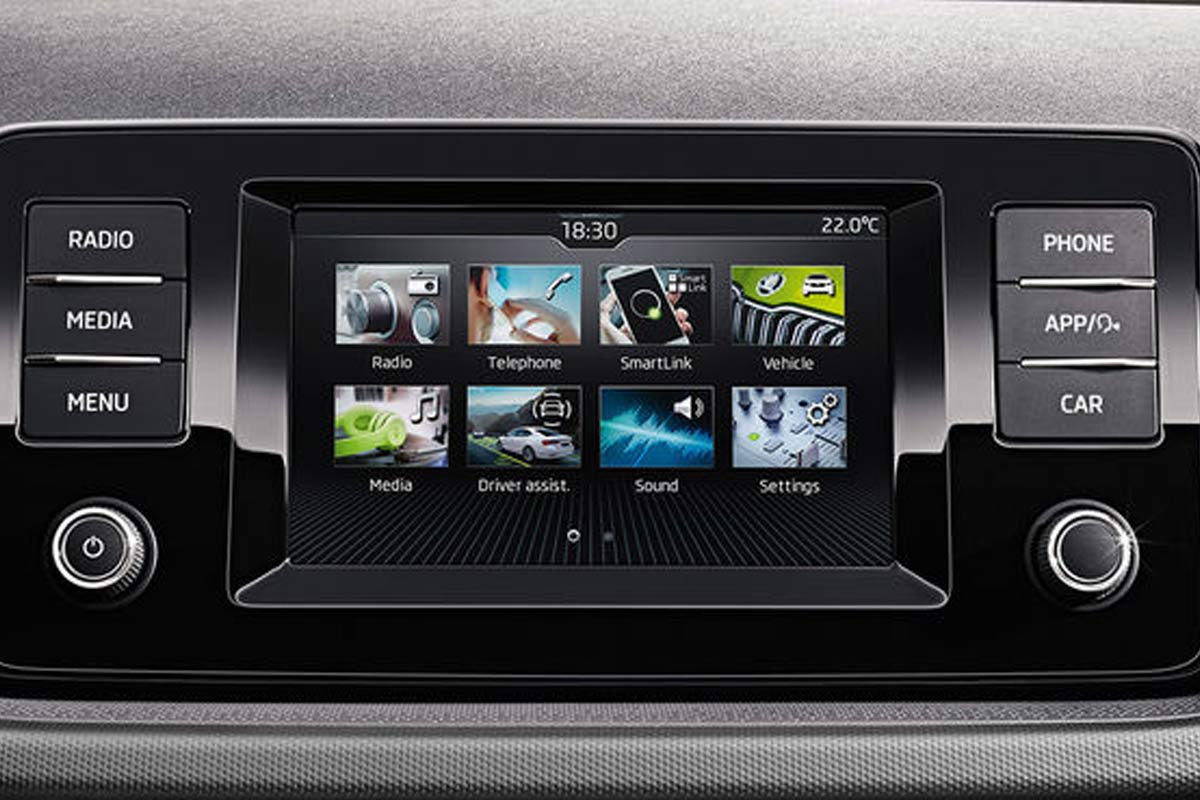 Bild zeigt das Display des Skoda Fabia Monte Carlo