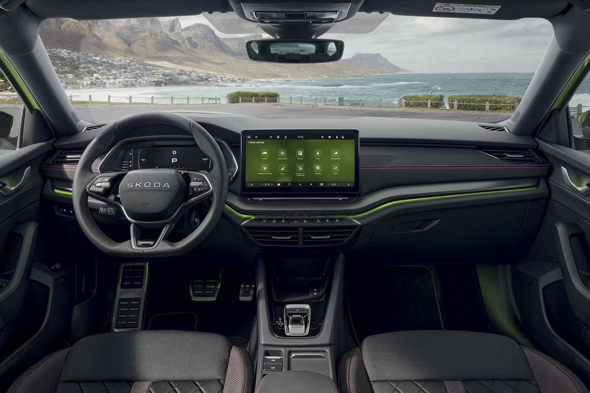 Bild zeit das Cockpit des Skoda Oktavia RS